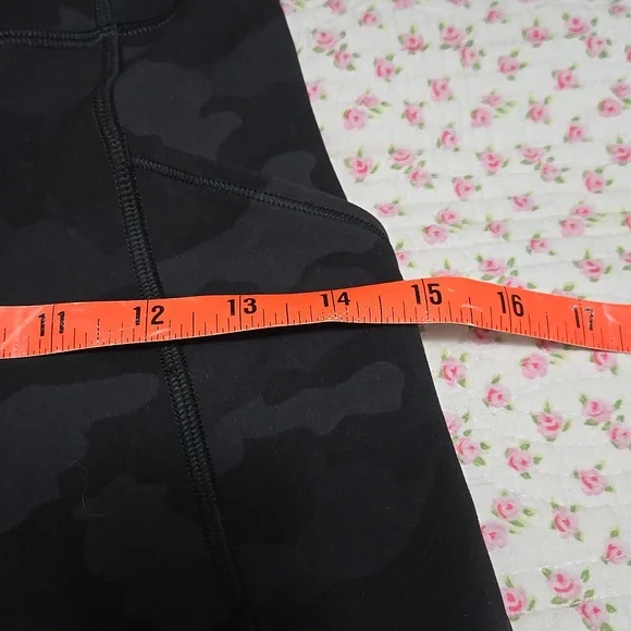Lululemon camo leggings - Picture 12 of 16